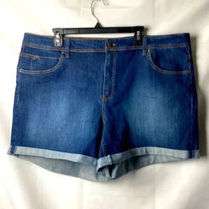 HOLLYWOOD & VINE WOMENS SIZE 22 DENIM SHORTS NWOT INSEAM 5” LENGTH 15”